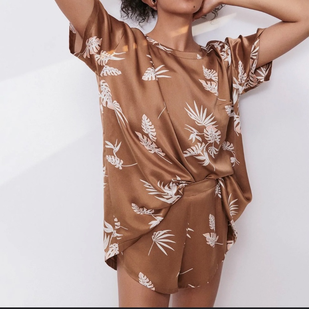 BNWT Lunya Silk Washable Tee Set in Palm Print